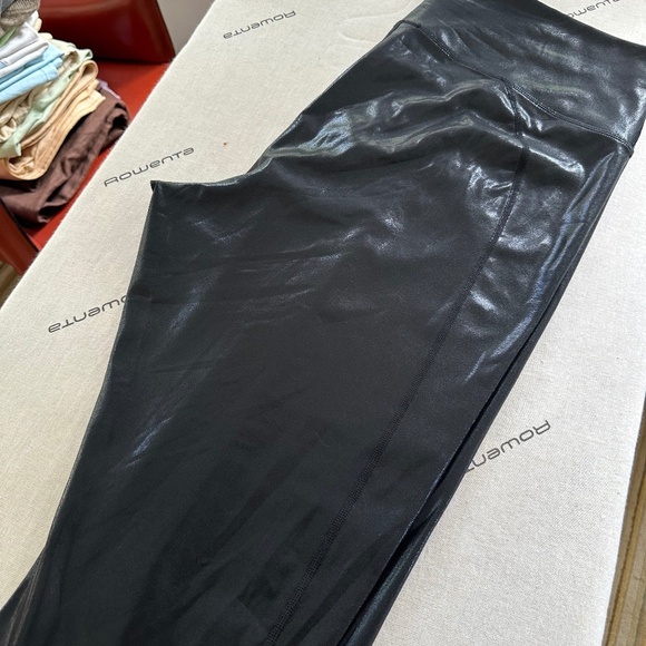 Black, shiny, sexy liquid leggings - Size L/XL - Picture 6 of 14